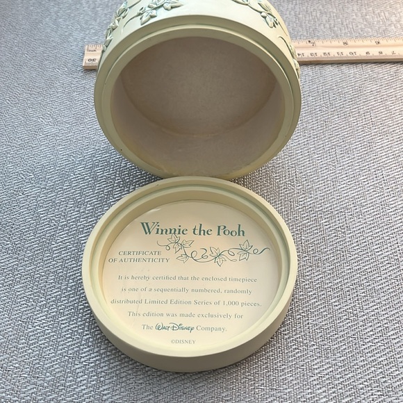 Authentic Disney Winnie the Pooh Limited Edition Covered Round Box - Picture 9 of 10